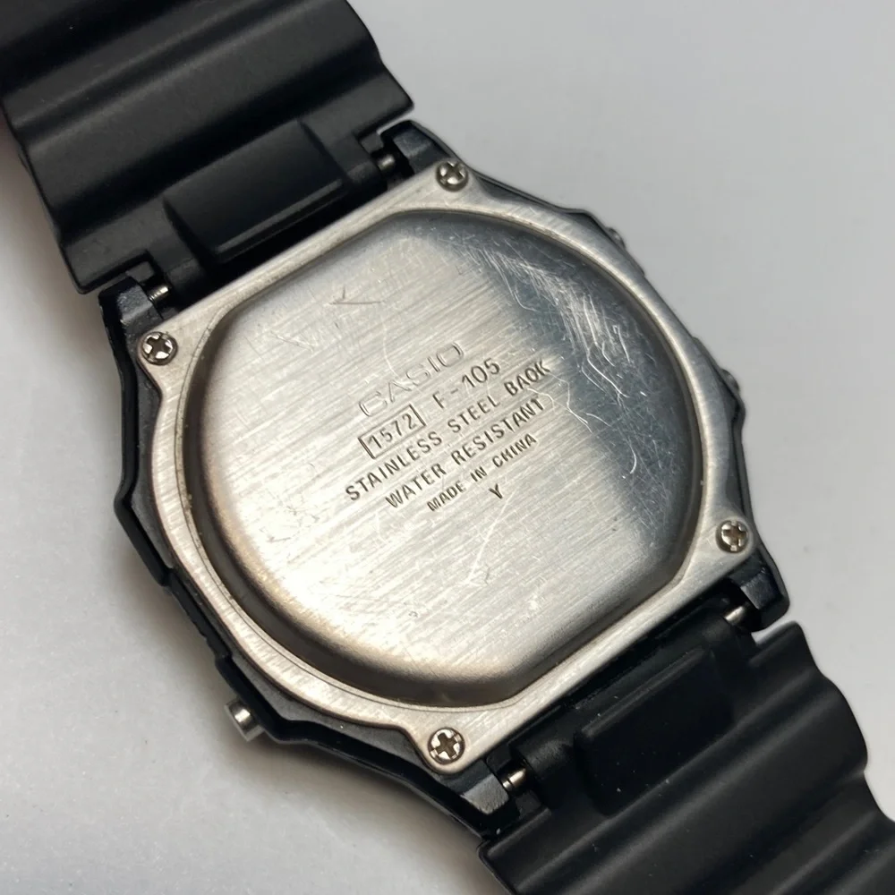 Casio vintage F-105 digital watch, working battery, light works, alarm, chrono